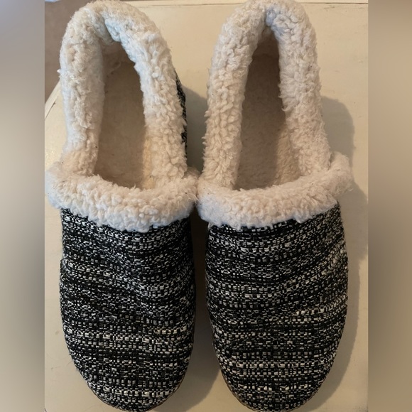 Toms slip-ons Women’s size 6 - Picture 1 of 3